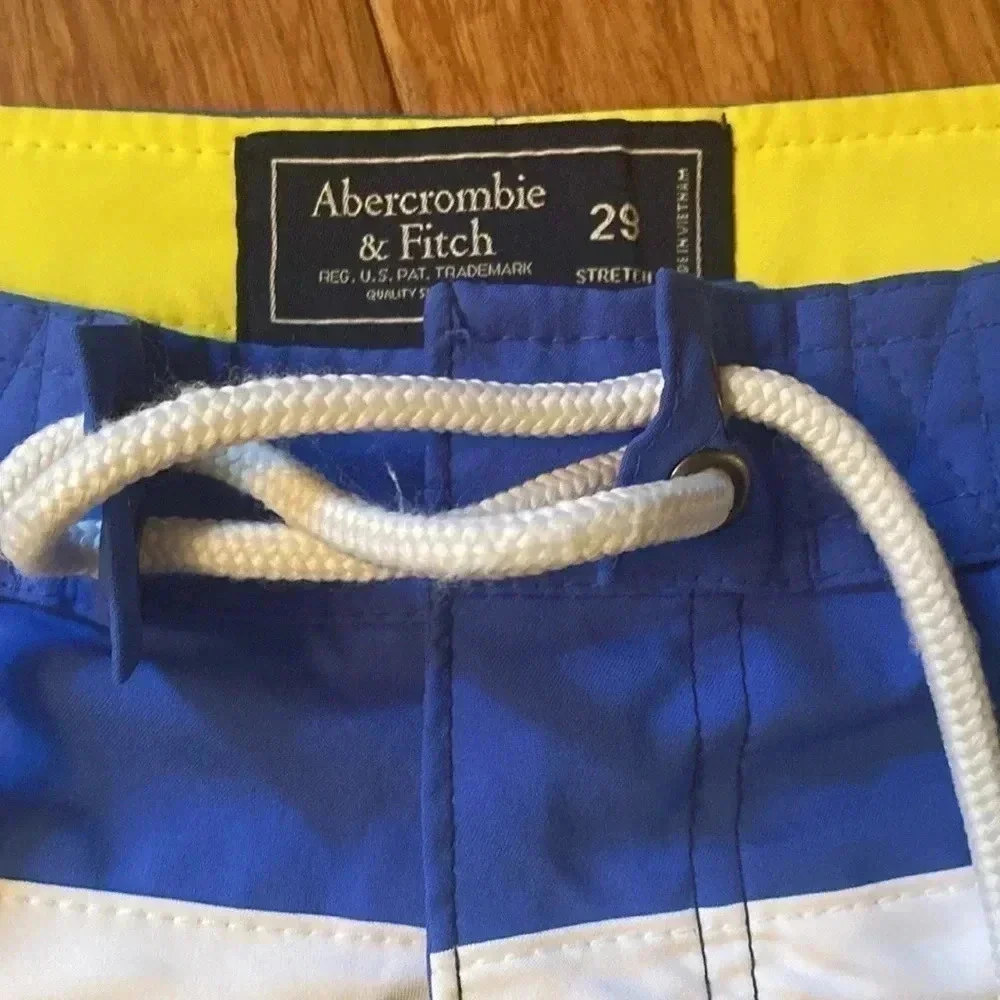 Abercrombie & Fitch men’s swim trunks - size 29 stretch - great condition